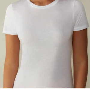 Intimissimi tshirt - Superfin intimissimi tshirt, endast använd 1 gång💓 Har ett litet märke på som var där när jag köpte den i övrigt i nyskick
