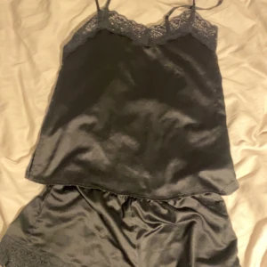 Pyjamas från Tezenis - Oanvänd pyjamas från märket tezenis💗För liten på mig så har aldrig använt endast testad💓