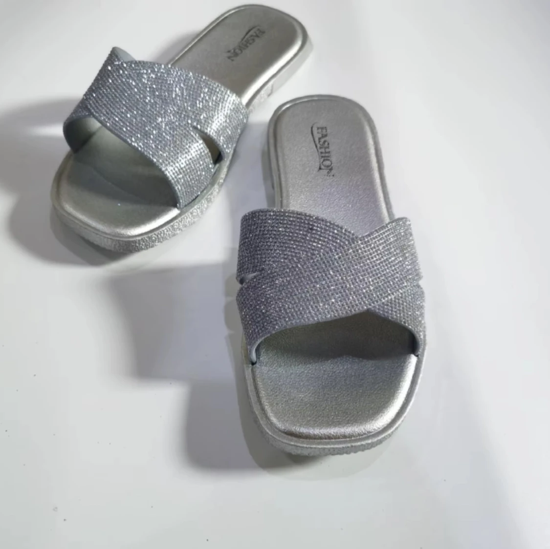 Glittriga sandaler - 90