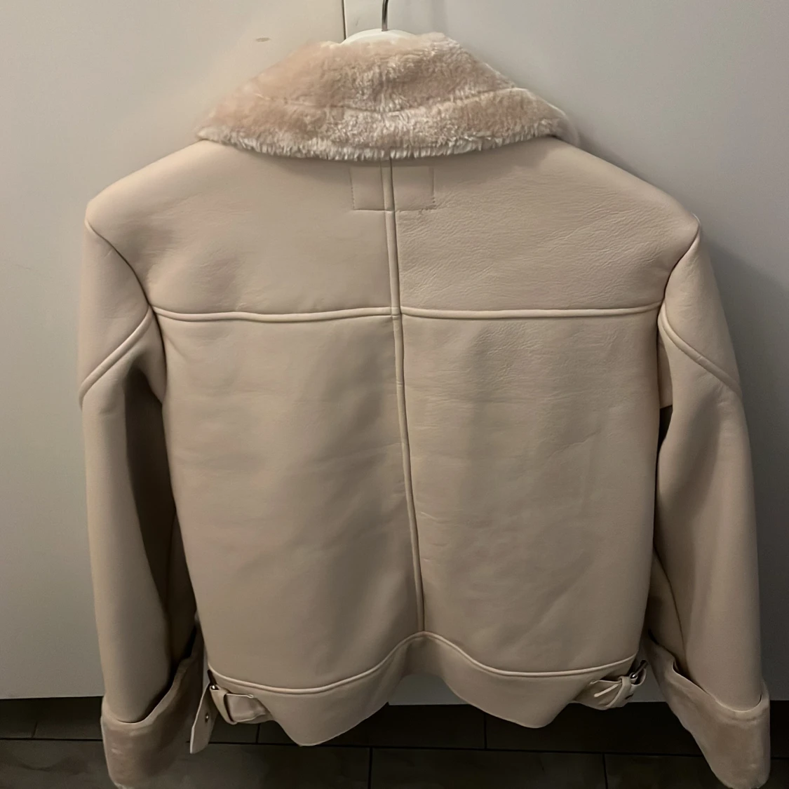 Beige jacka från NA-KD - 90