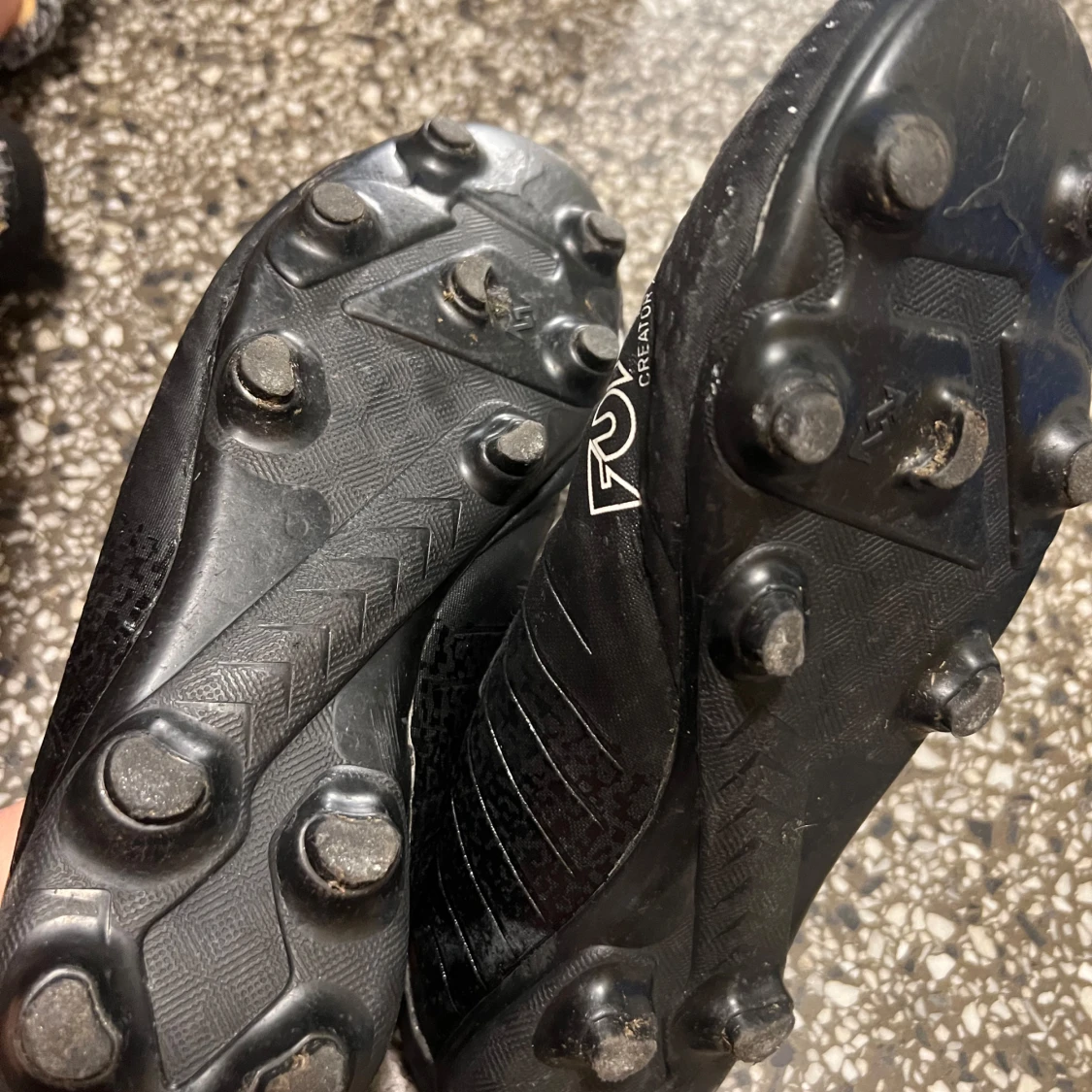 Svarta fotbollsskor från Puma - 90