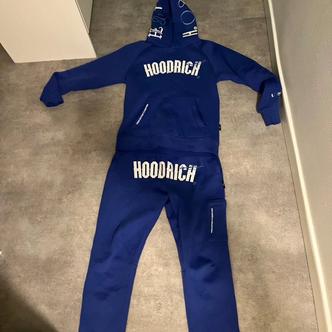 Blå hoodie från Hoodrich