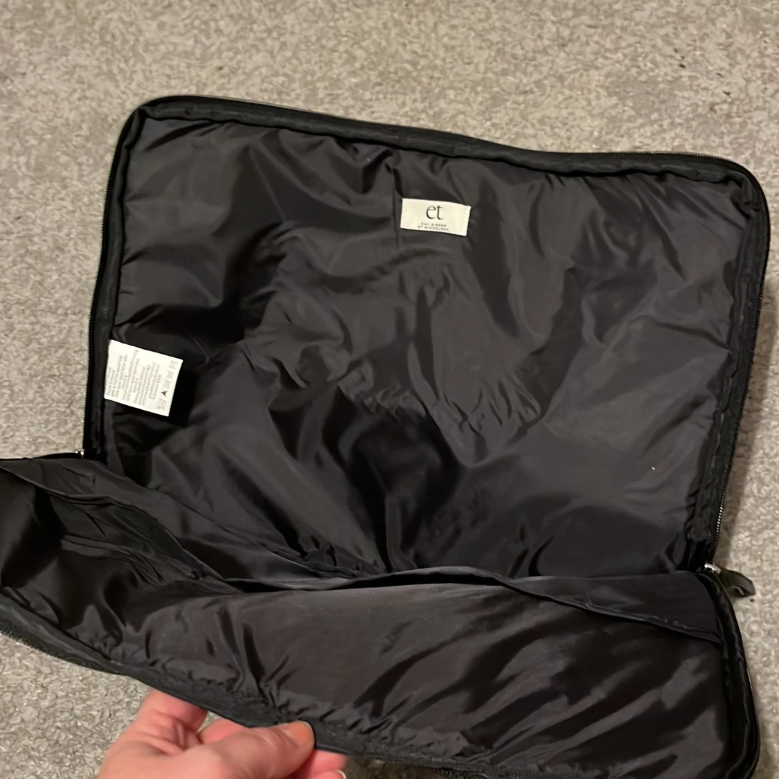 Rosa datorväska från DAY - 92