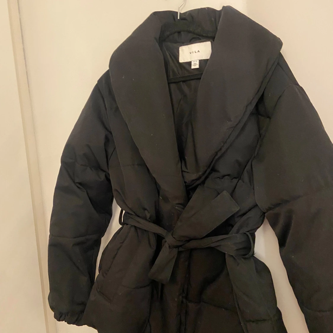 Svart pufferjacka från Vila - 90