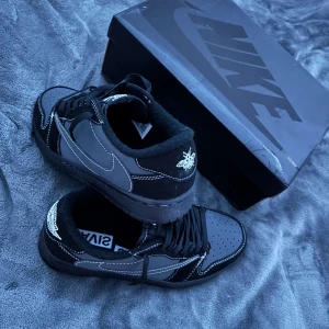 Travis scott black phantoms  - Helt nya oandvända pris kan diskuteras 