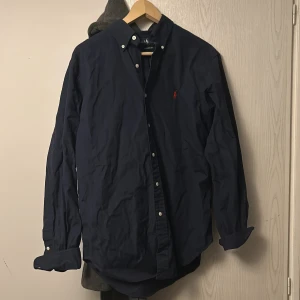 Ralph lauren skjorta - Säljer denna Raffe skjorta eftersom den e för stor, storlek M