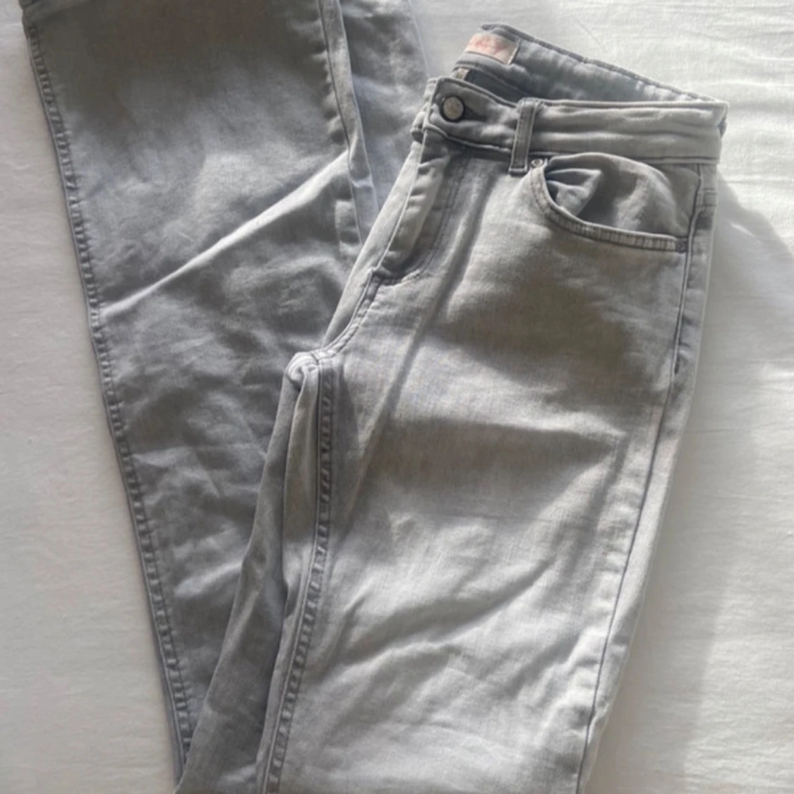 Grå bootcut jeans från ONLY - 92