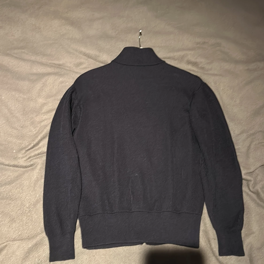 Mörkblå merinoullskofta från Asket - 90