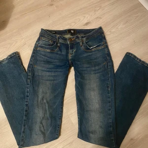  LTB jeans - Jätte snygga och populära lågmidjade bootcut jeans från LTB! Storlek W27 L36.