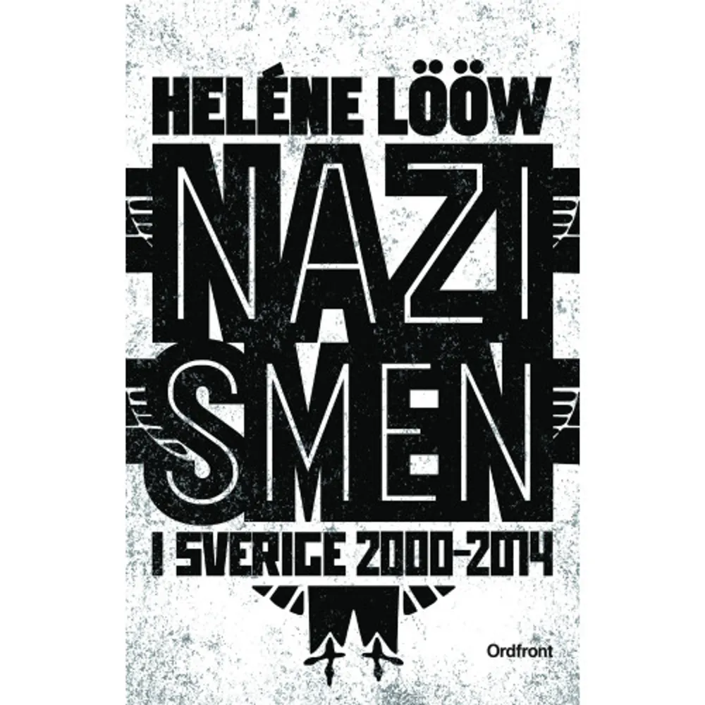 När den ekonomiska krisen fördjupats och på sina håll permanentats börjar militanta nationalistiska rörelser runt om i Europa att åter mobilisera i större skala. Heléne Lööw har under senare år närstuderat dessa grupperingar, som vuxit fram i en bred vit makt-miljö som väldigt få har inblick i. Det är en komplex värld av ställningskrig, tillfälliga allianser och direkta konfrontationer såväl med andra militanta grupper som med poliser, anti-fascister och det omgivande samhället. Under de senaste åren har till exempel Svenska motståndsrörelsen byggt upp baser på mindre orter i Sverige där de driver ett intensivt propagandaarbete, utför våldsamma gatuaktioner och sprider skräck genom sin blotta närvaro. Dessa rörelser ingår i ett internationellt nätverk och i 2014 års val lyckades de också på många håll kuppa sig in i olika kommunfullmäktige. I takt med att samhället dragit sig tillbaka eller inte ansett sig ha råd att upprätthålla vissa verksamheter har vit makt-rörelserna kunnat stärka sig genom att reparera lekplatser, starta medborgargarden och liknande. Svenska motståndsrörelsen, Svenskarnas Parti och andra vit makt-organisationers närvaro är allt mer påtaglig och de blir allt starkare. Med Heléne Lööws bok Nazismen i Sverige 20002014 tas de första stegen för att vi ska kunna förstå hur denna utveckling gått till och hur vi ska gå tillväga för att bemöta och bekämpa dessa grupper.