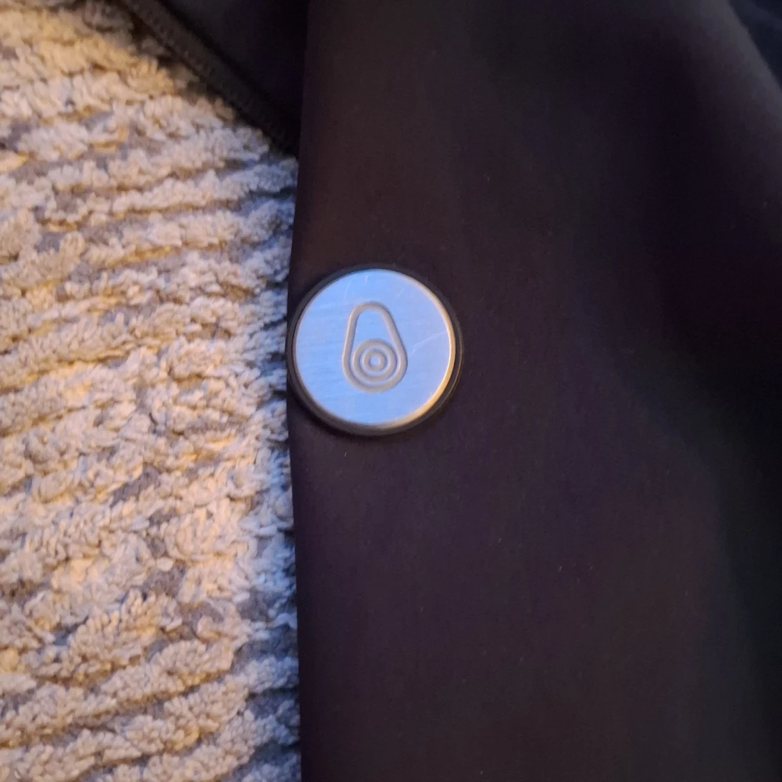 Svart jacka med huva - 90