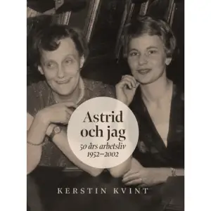 Vid jultiden 2001 satt jag som så många gånger förr vid Astrid Lindgrens runda matrumsbord på Dalagatan 46 och drack kaffe och betade av dagens postskörd. Jag sa till henne - Tänk, nu har jag fyllt 65, nu har jag blivit folkpensionär. - Jamen från mig ska du väl ändå inte pensioneras? - Nej nej, sa jag, det blir först när döden skiljer oss åt! - Jaha du, sa Astrid, och vad tycker du jag ska göra sen då? Ska jag springa omkring här och yla av sorg? Astrid var då 94 år fyllda men sting i repliken hade hon ännu. Drygt en månad senare var hon borta.  Kerstin Kvint var bara 16 år när hon 1952 steg in genom porten till Rabén & Sjögren på Tegnergatan 28 i Stockholm. Hon började som kontorsflicka men avancerade snart till chefssekreterare och så småningom var det hon som tog hand om förlagets utlandsförsäljningar, inte minst sålde hon Astrid Lindgrens böcker med stor framgång. Och när Astrid på äldre dagar inte själv orkade med all korrespondens var det Kerstin som trädde in som hennes personliga sekreterare. Med många historier, privata foton och citat från Astrid berättas här om deras långa gemensamma arbetsliv; resor, möten med författare och förlagsvänner. Astrid Lindgrens kvickhet och slagfärdighet känns igen i de många anekdoterna, till exempel när hon i 85-årsåldern gör succé hos det spanska förlagsfolket i Barcelona då hon med bravur framför en gammal slagdänga: I m one of the nuts in Barcelona, I plinka de plonk in Casa de bionk Innan kvällen var slut kunde alla den utantill. Hon är tveklöst den människa som betytt mest för mig under mitt långa yrkesliv. En underbar medmänska som saknar motstycke, en räddande ängel för mig och en klippa för många! Kerstin Kvint     Format Inbunden   Omfång 125 sidor   Språk Svenska   Förlag Astrid Lindgren Text   Utgivningsdatum 2019-11-08   ISBN 9789187659669  