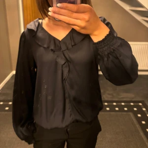 Blus  - Oanvänd blus ifrån signature art of style, köpt för 500kr 