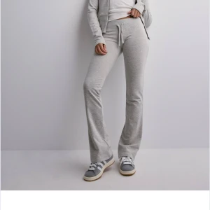 Grå hoodie med dragkedja - Nelly sett, säljer hela settet