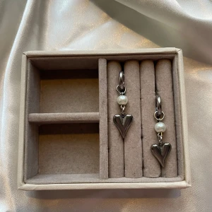 Leonora earrings  - 49kr per par, gjorda i rostfritt stål vilket innebär att metallen inte färgar av sig eller tappar färg💐