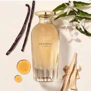 Heavenly Eau de Parfum 50ml Victoria's Secret - Helt ny parfym, endast testad vid ett tillfälle (Förpackning medföljer). Heavenly eau de parfum från Victoria Secret i 50ml med doftnoterma, Gold musk✨ Vanilla sandalwood☁️ White jasmin🌸 Nypris 860kr