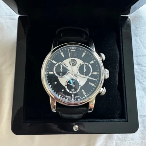 Chronograph watch Mercedes - Klocka från Mercedes-Benz aldrig använt, funkar klockrent! B66043046