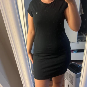 Klänning - Aldrig använd, helt ny