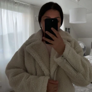 Teddy jacka - Jätte fin jacka, inte min stil mer - använd men är fortfarande fräsch och fin