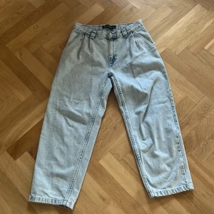 Polar skate jeans - Säljer mina baggy polar skate jeans pga dom inte kommer till så mycket användning, nästan oanvända, inga tecken på slitage. Skriv om ni vill ha bilder eller mått 🤝öppen för prisförslag 👍