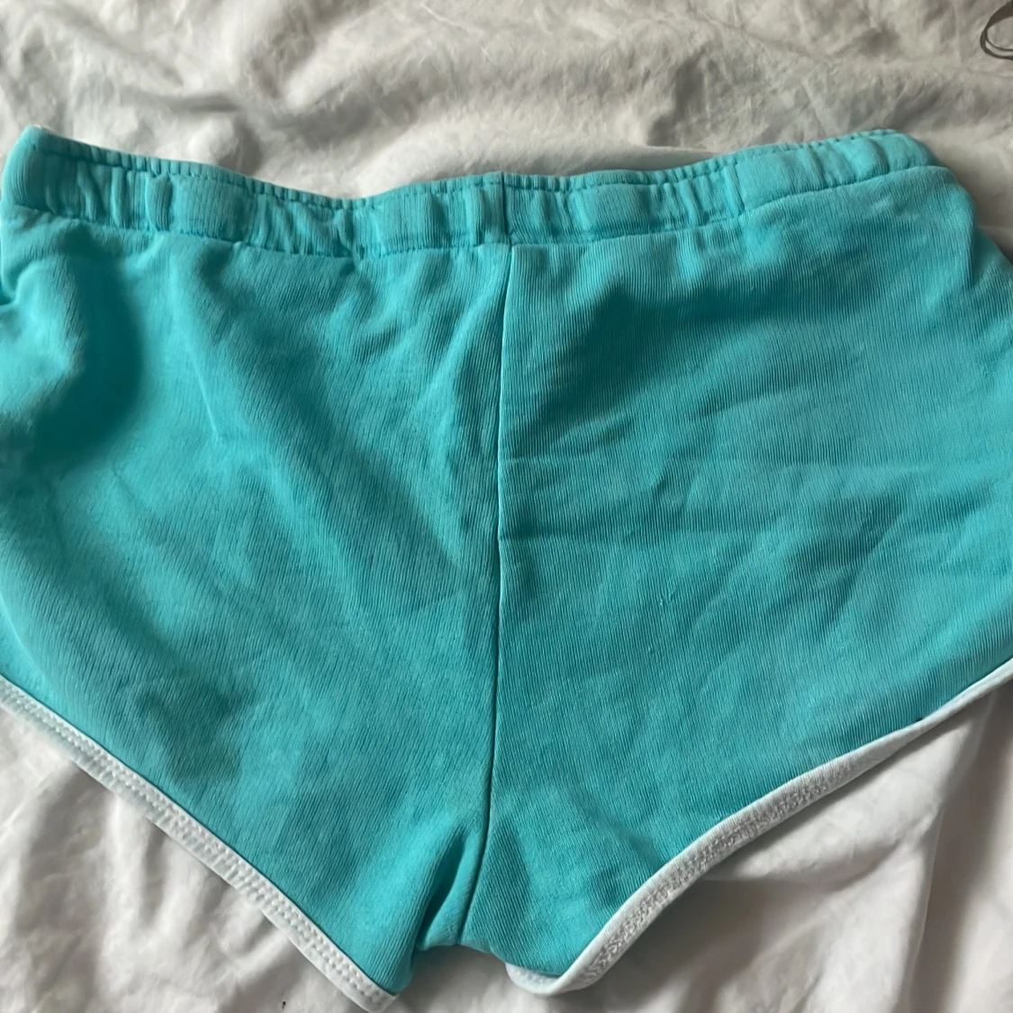 Ljus blå korta shorts - 90