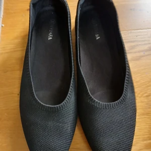 Vivaia  skor - Knappt använda,  kostade över 1000 kr