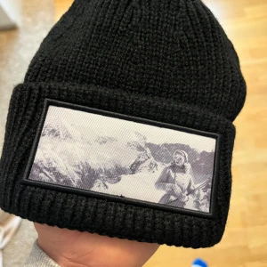 revenite mössa - säljer en sprillans ny revenite mössa, aldrig använd