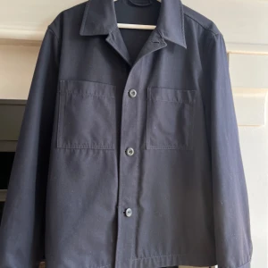 Overshirt - Zara overshirt Annvänd fåtal gånger mycket bra skick  Storlek M
