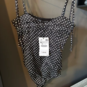Zara body! - Säljer denna slutsålda bodyn från zara då den är förliten och har tappat bort kvittot!!💖💖💖