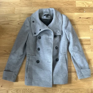 Grå kappa - Jätte snygg grå kappa från H&M!
