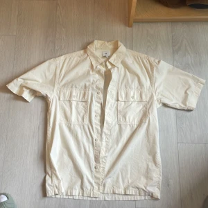 Hm overshirt M - Oversized, 4e bilden är längst ner på ryggen