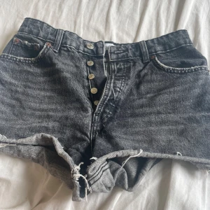 Jenas shorts  - Jätte fina jeans shorts aldig kommit till andvändning tyvärr