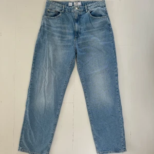 Loose fit jeans  - Jeans med relaxed fit från Bershka. Stl 40 ❣️ Använda men gott skick. 