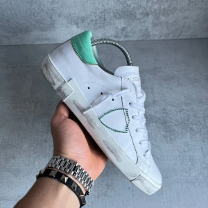 Philippe model skor - Philippe model | nästintill ny 9,5/10 skick | endast skorna ingår | storlek 40 passar 41 | nypris 4500kr | skriv vid frågor.