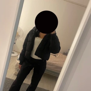 Puffer jacket - Inga hål eller defekter  Vadderad Varmfodrad  Lite kortare i modellen  För referens är jag 165 cm