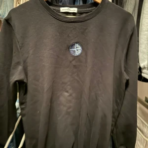 Stone Island tröja  - 200 kr pris kan diskuteras 