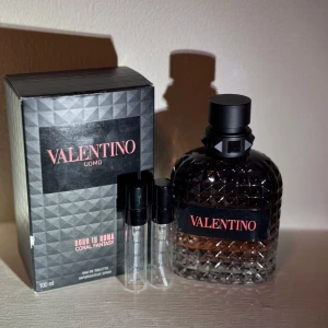 Valentino Uomo Born in Roma Coral Fantasy - Upplev en fräsch och sensuell doft med frukt, kryddor och trätoner. Perfekt för både vardag och speciella tillfällen. Testa nu med 2x5 ml! ✨