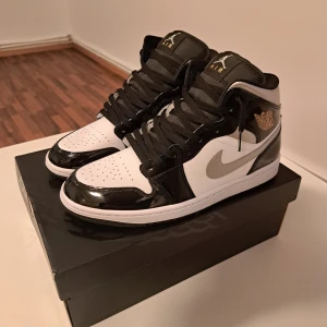 Nike Air Jordans  - Jordans 1 mids helt oanvända 