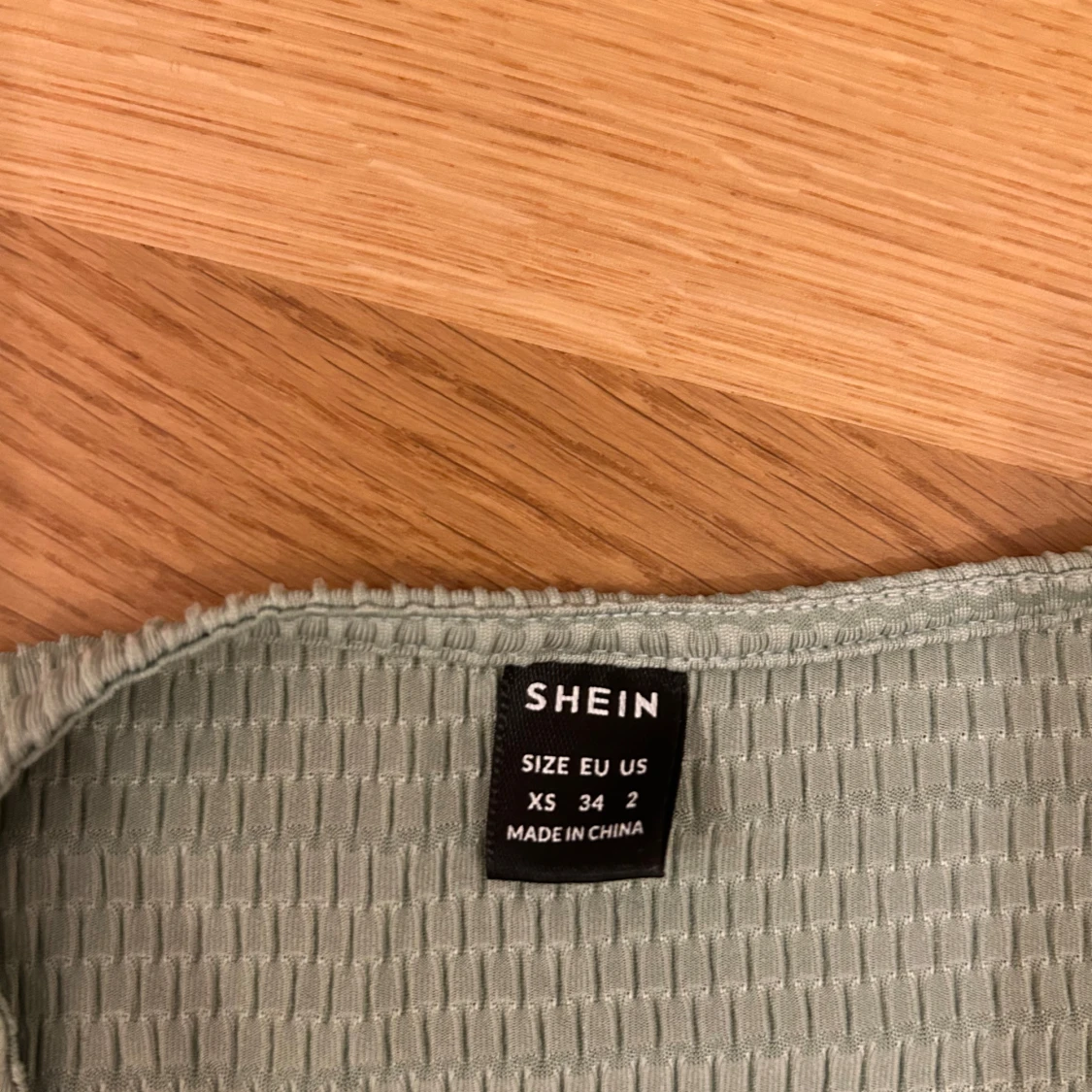 Vit långärmad topp med spetsdetaljer från Shein - 3