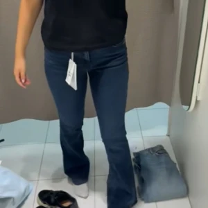 Low waist bootcut jeans  - Säljer mina jeans från Gina som knappt är använda! Ny pris 499kr☺️