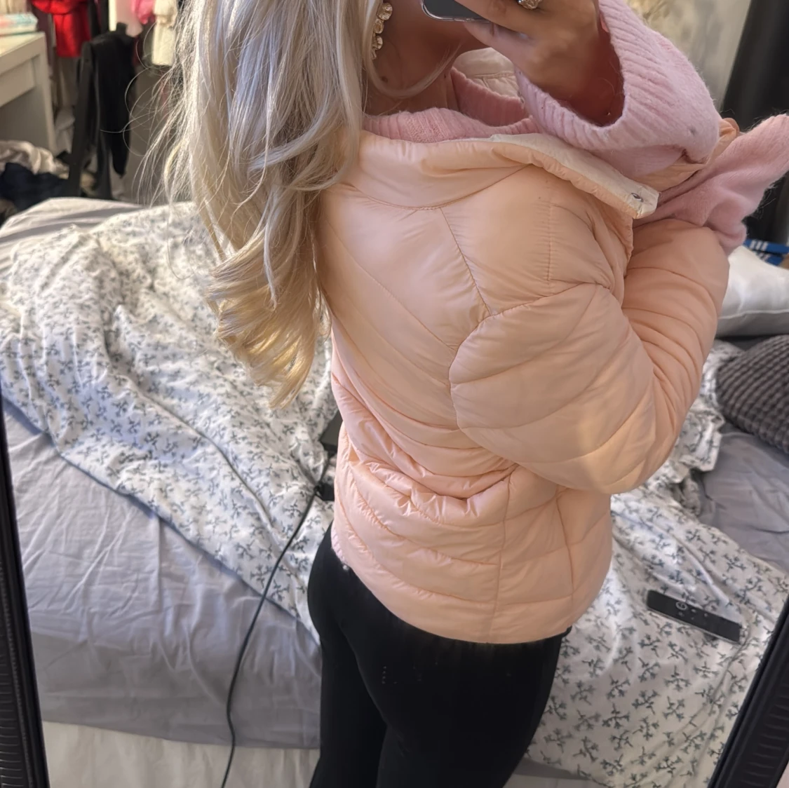 Persikofärgad pufferjacka från Amisu - 1