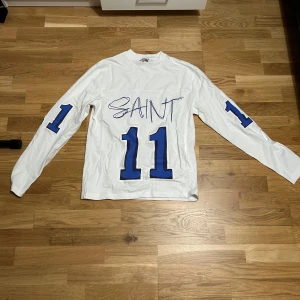 Longsleeve SaiintStoree - Longsleeve neymar jr. Inspirerad. Från Saiinsttoree på insta. Pris kan diskuteras. Köpte för 800kr