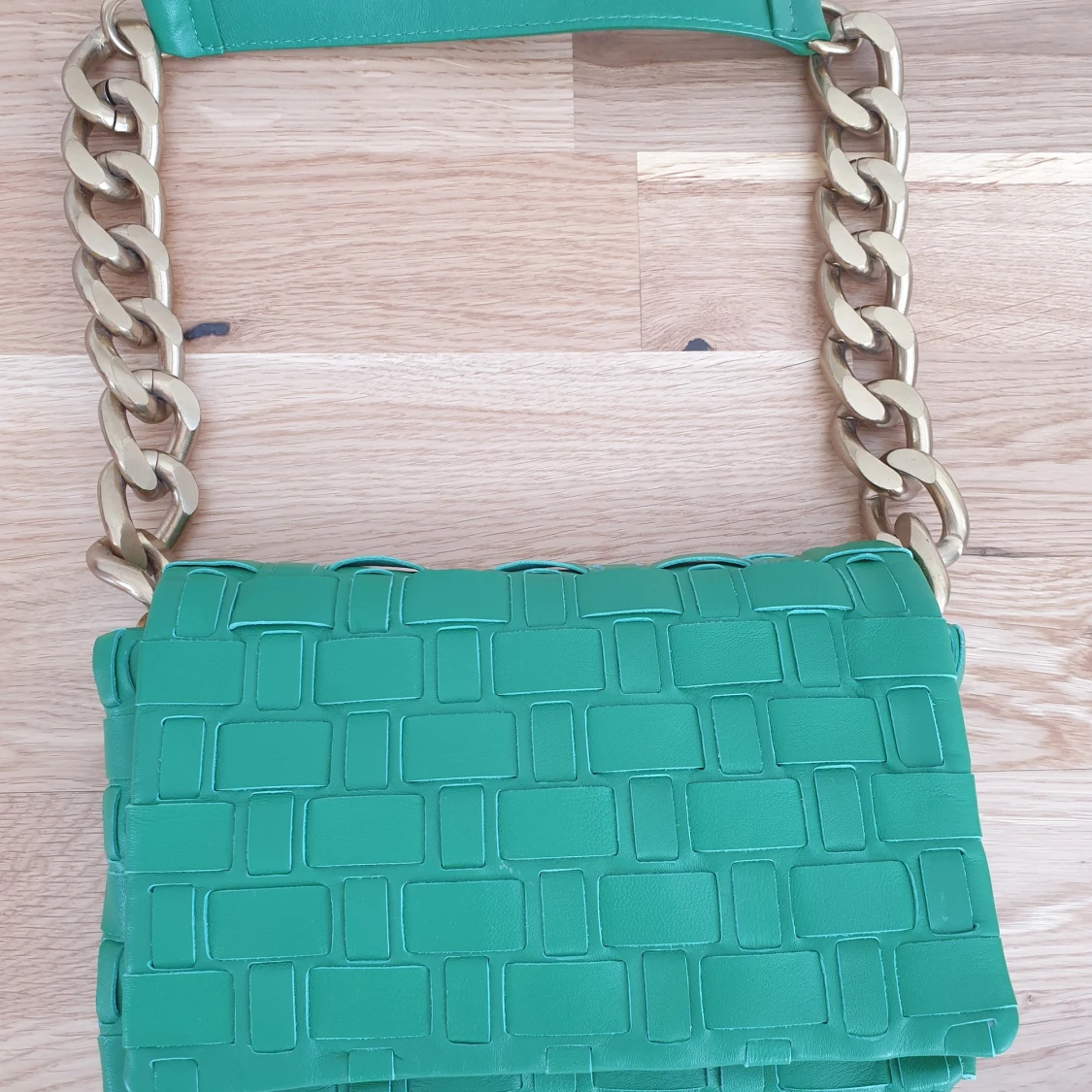 Grön axelväska med kedjedetaljer - Zara - 1