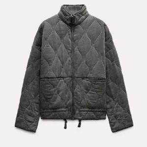 Grå quiltad jacka - Jacka från Zara i storlek xs🩷 bra skick bara tappat lite färg vid dragkedjan!