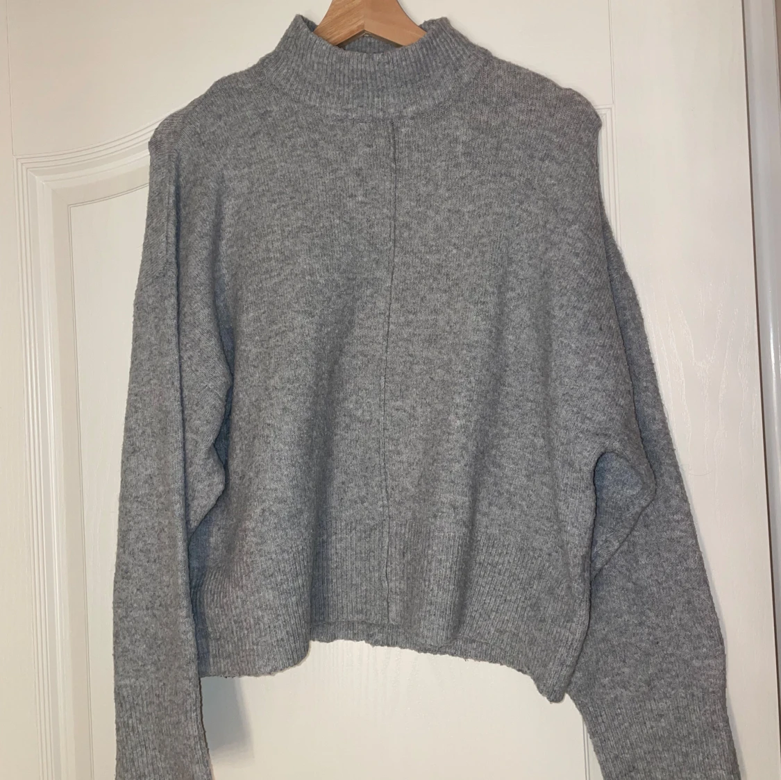 Grå stickad tröja från Stories - 1