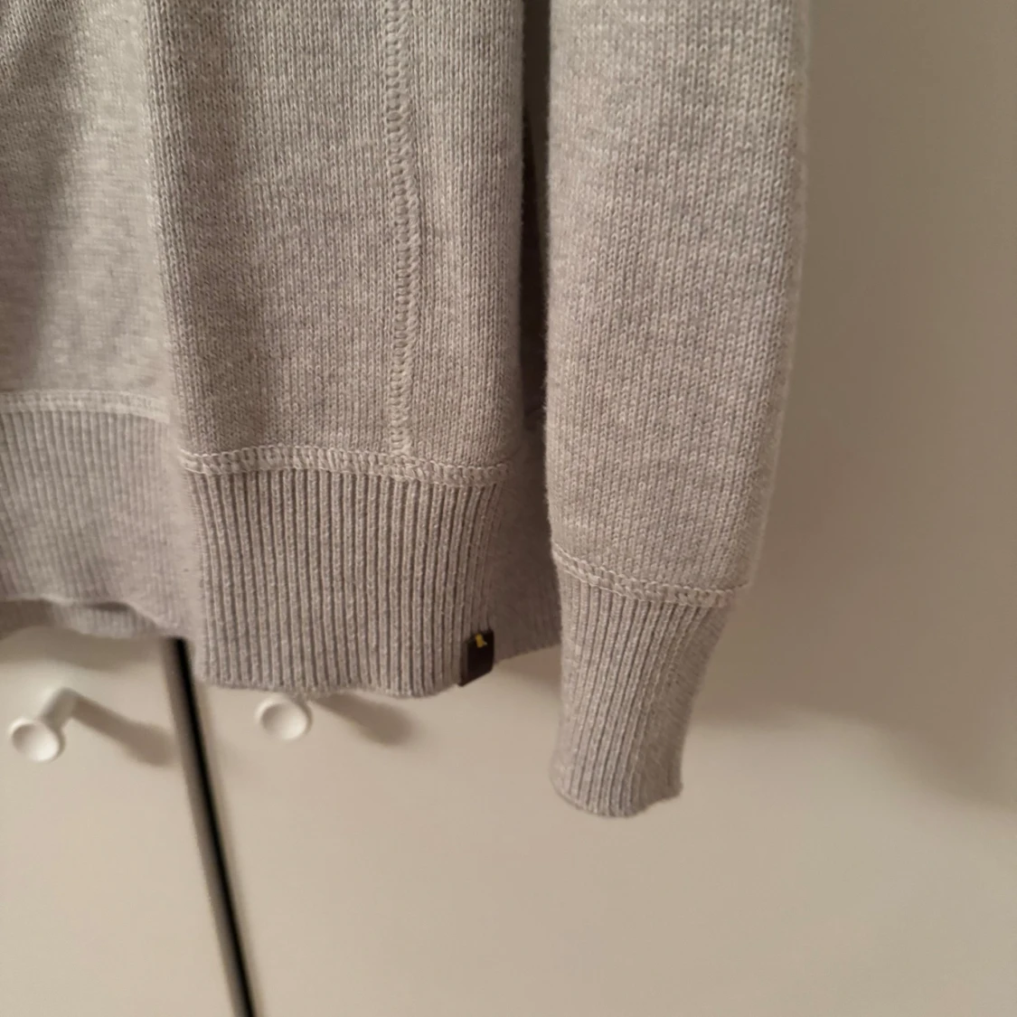 Grå kashmirblandning hoodie  med ribbade detaljer - 2