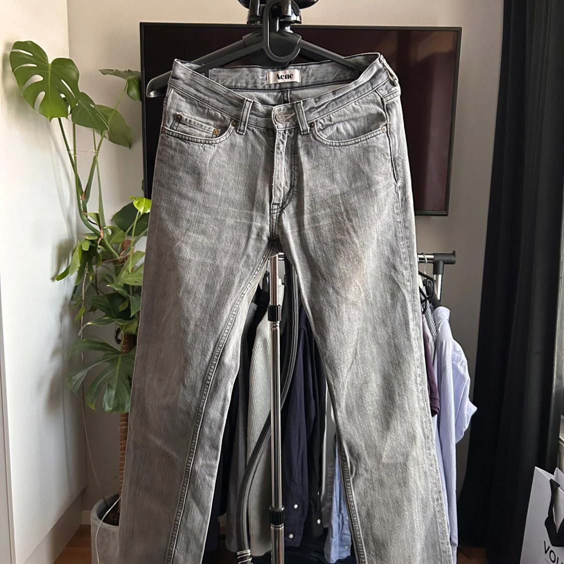 Grå jeans från Acne