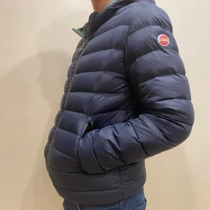 Colmar jacka  - Hej! Säljer nu min jacka från märket Colmar, storlek 46/S, bra skick modellen är 184cm och väger 70kg . Tveka inte på att höra av dig om du har frågor eller funderingar kring jackan!