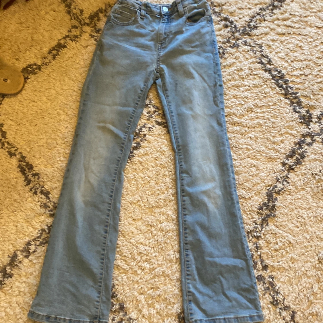 Ljusblåa bootcut jeans - 1