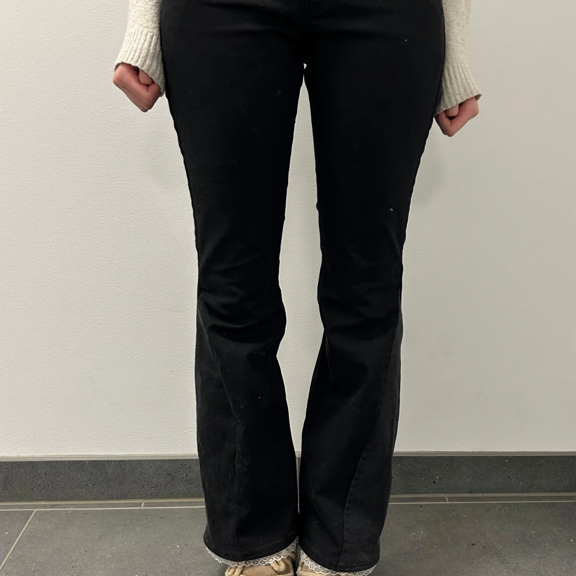 Svarta jeans med spets